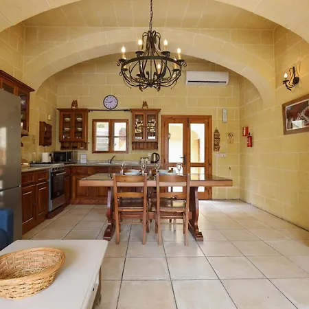 Superb Maltese Farmhouse With Private Pool Victoria