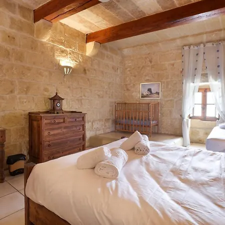 Villa Superb Maltese Farmhouse With Private Pool