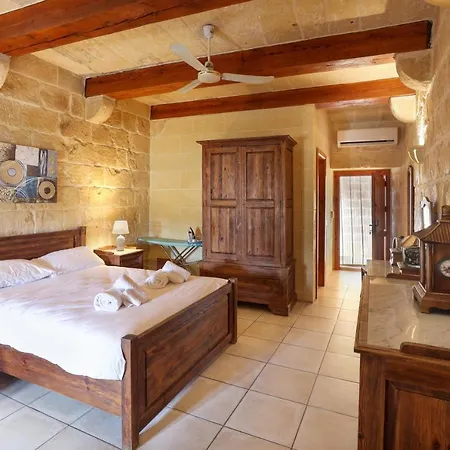 Superb Maltese Farmhouse With Private Pool Villa